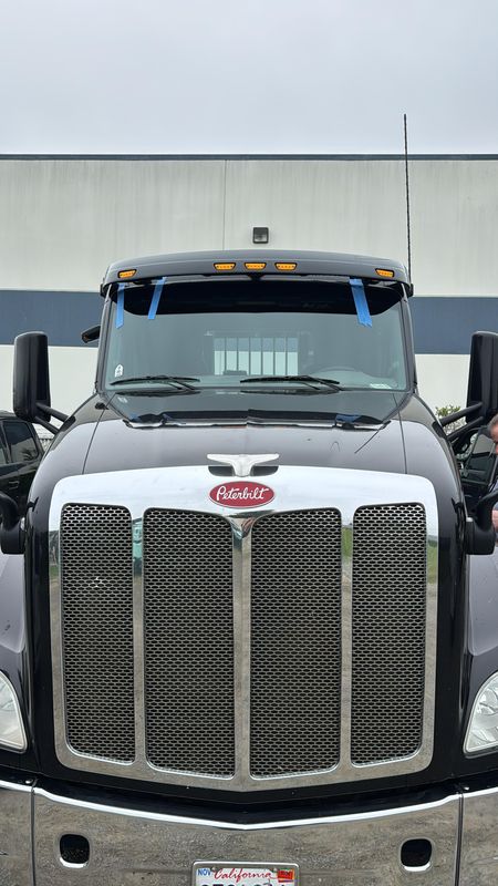 Peterbilt semi-truck windshield replacement — commercial fleet service in San Jose